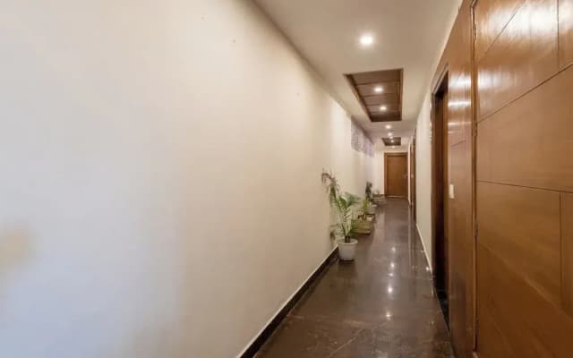 Shining hills by Lawrence Hotels