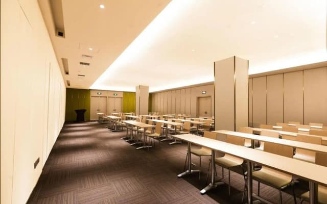 JI Hotel (Changji Huanyu Square)