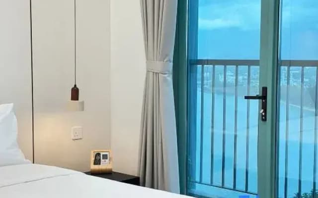 Deluxe 1BR/ Seaview and Mountain View with balcony