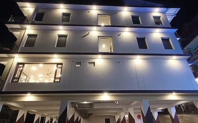 Hotel Luxeevista By Navodayans