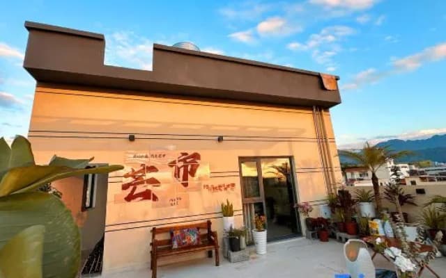 Mangshi Guanta Homestay (Yi Nationality Ancient Town)