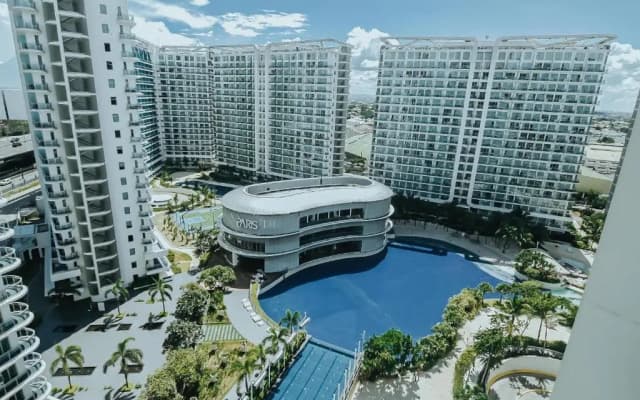 Azure Urban Resort Residences - The Paris Hilton Beach Club