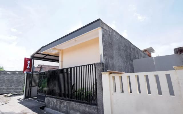 Oyo 2258 Santana Guest House