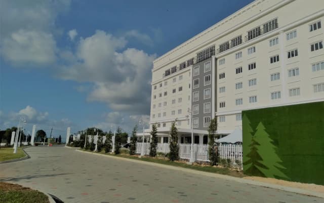 Savanna Hill Resort