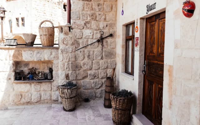 Bayar Cave Suites