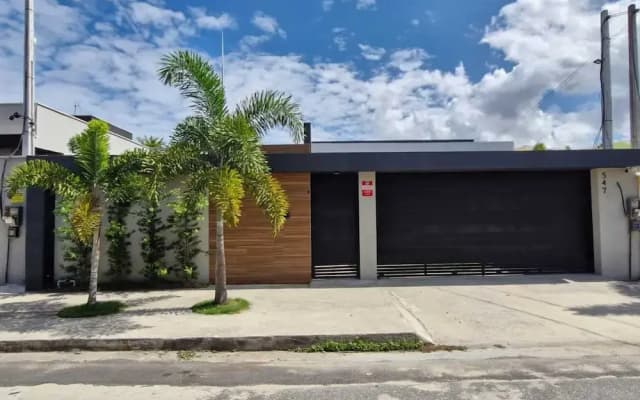 Casa pet Friendly c Piscina Churrasqueira e Wi-fi