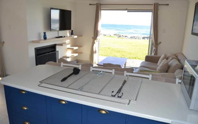 Hermanus Beach Club - St Tides House 19