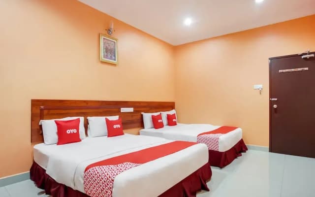 OYO 89470 My Town Hotel