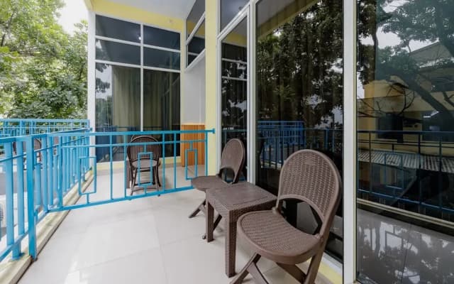 Urbanview Hotel near Exit Tol BSD