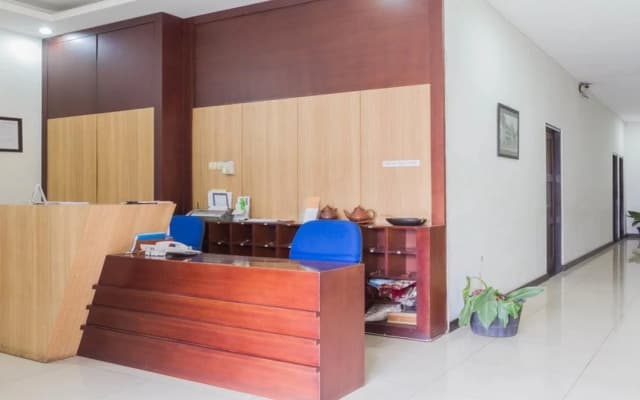 Pratidina Hotel by RedDoorz