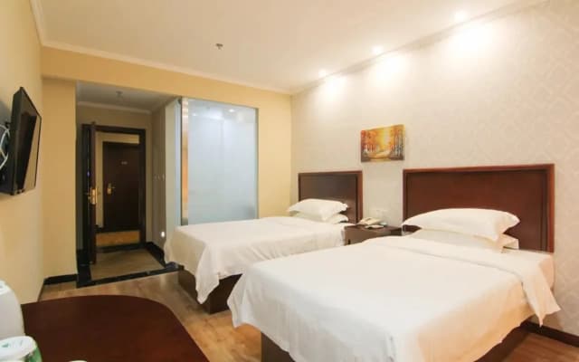 GreenTree Inn JiangSu ZhenJiang DingMao Industrial Park WoDe Square Express Hotel