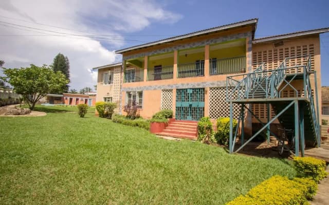 Parkview Safari Hotel and Apartments