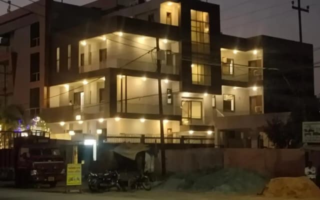 Hotel Noida Dreamz 44