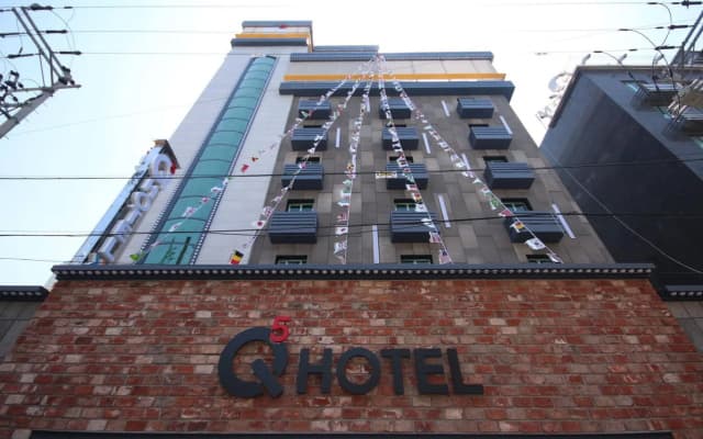 Q5 Hotel