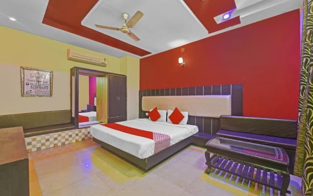 OYO 82199 Sk Hotel