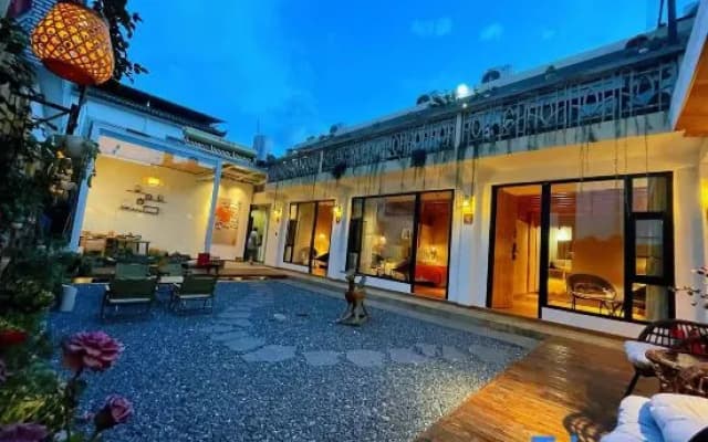 Dali Time Courtyard Bai Style Floor-to-ceiling View Haitang Honeymoon Erhai Courtyard Resort