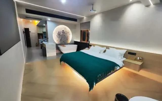 Shuangqi Bieyuan Homestay (Panzhou Gymnasium)