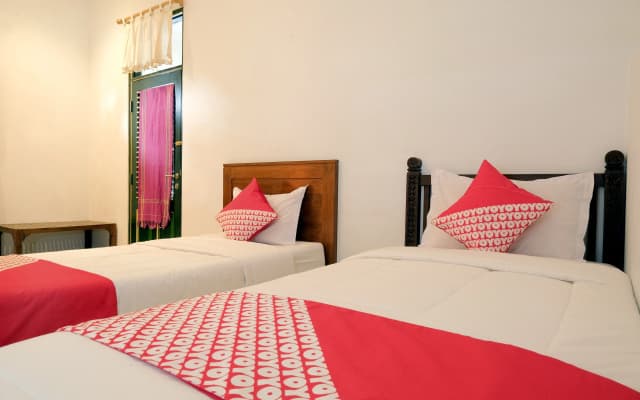 OYO 244 Griya Cemara Homestay