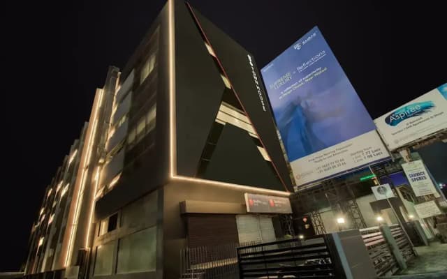 Hotel Alpha Centre by OYO Rooms