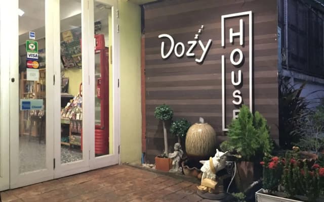Dozy Lamoon House