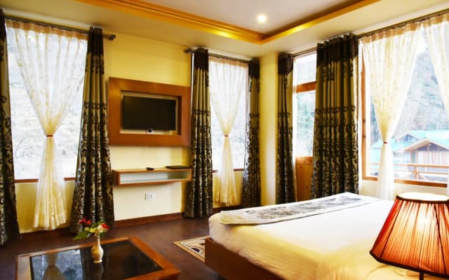 Whistling Pines Resort & Spa