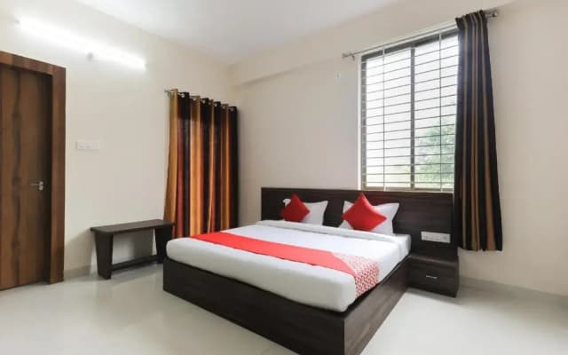 La Flora by OYO Rooms