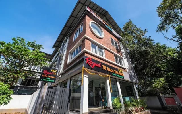 Royal 78 Backpackers Bar & Restaurant