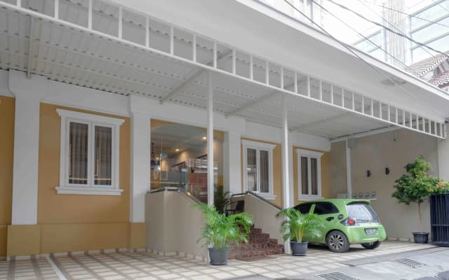Sans Hotel Empress Simpang Lima
