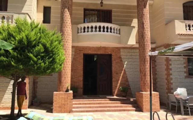 4 Bedroom superior family villa with private pool, 5 min from beach Abu Talat
