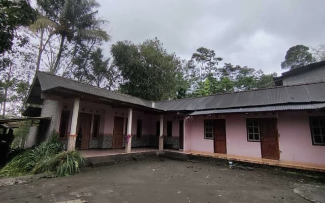 Hotel O Pondok Wisata Sekar KemuningNearWonogondang Camp ( Bumi Perkemahan Wonogondang )