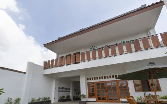Forrest Inn by OYO Rooms