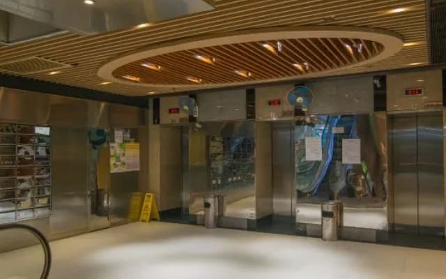 Hoo Sang Hostel (Mong Kok Metro Station E1 Exit)