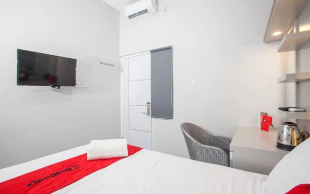 RedDoorz Plus near Politeknik Negeri Malang