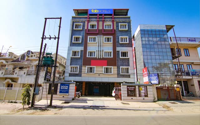 Fabhotel Doon Maira