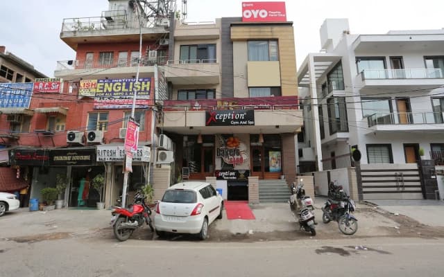 OYO Townhouse 281 Harsh Vihar Near M2K Cinemas Rohini