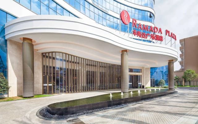 Ramada Plaza Fuxian Lake