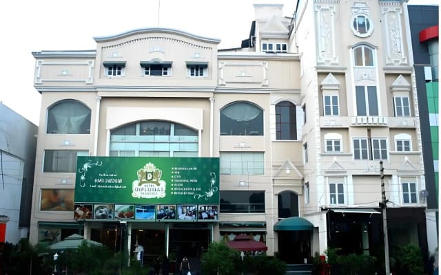 Hotel Diplomat Residency