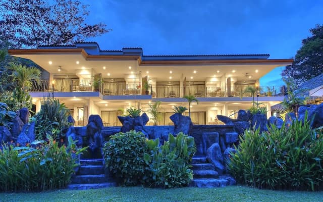 Pumilio Mountain & Ocean Hotel