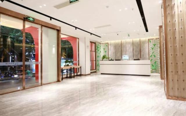 Ziyoudao Hotel (Haikou Haixiu Road Riyue Duty Free Shop)