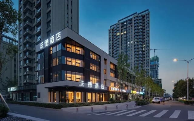 World Hotel (Jinan CBD Dingjiazhuang Subway Station)