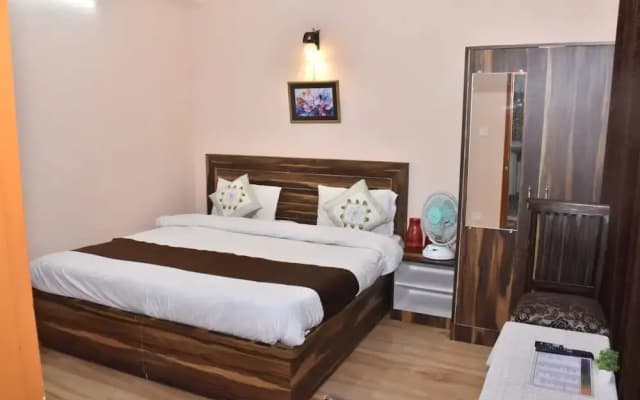 Goroomgo Shree Shimla Stay