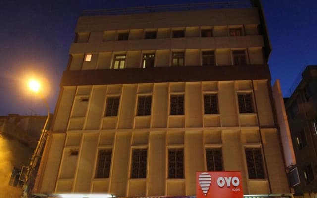 Charu Comforts by OYO Rooms