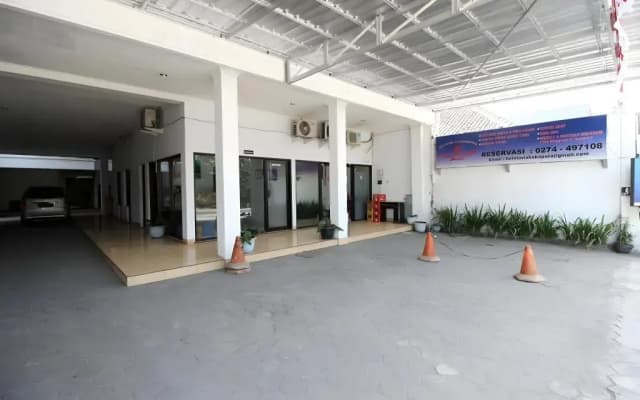 RedDoorz near Adisucipto Airport 3