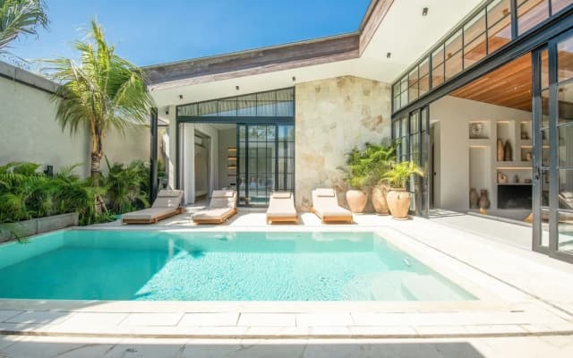 Villa Serai 5br to the Beach