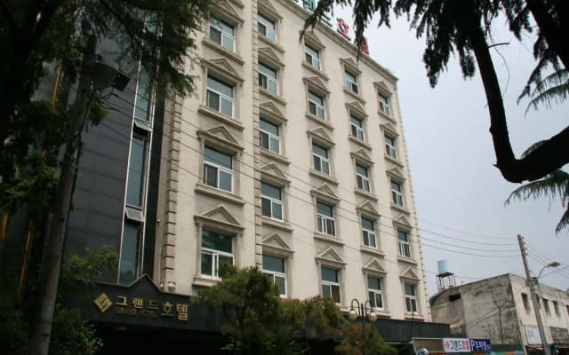 New Grand Hotel