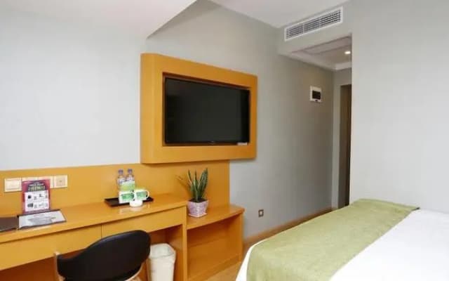 Vatica Hefei Silihe Road Wenyi Bainian Street Hotel