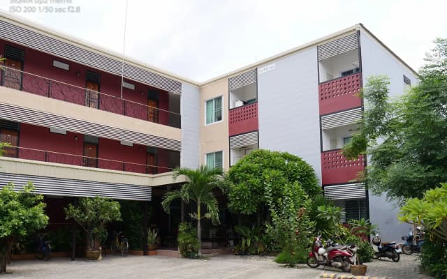 Pakdee House