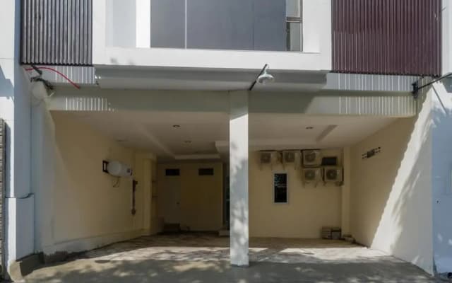 RedDoorz near Ambarrukmo Plaza Mall