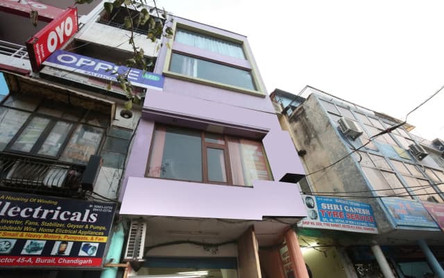 OYO 10384 Hotel Rajesh Palace