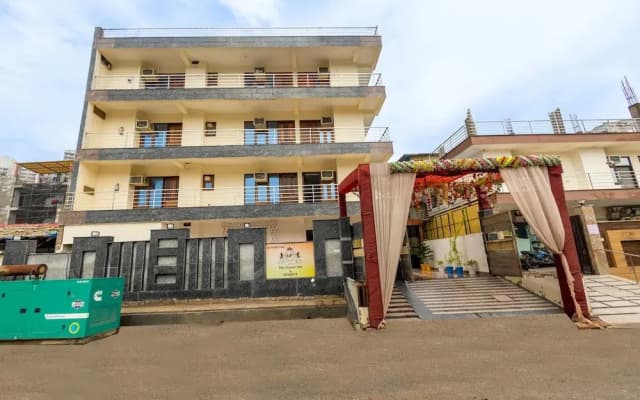 Hotel the classic inn noida sec 70